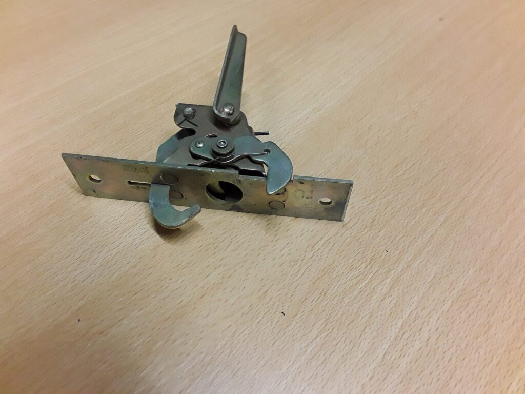 MRC6977 Bonnet Catch Hand Operated