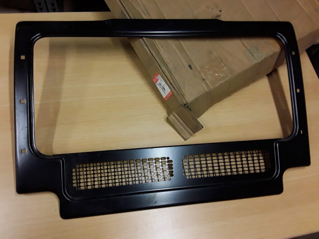 ASJ710040 frame grill (td5)