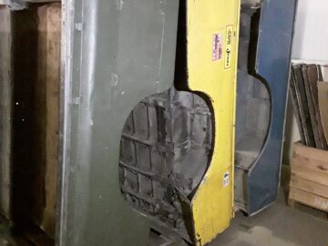 320861U Land Rover 109 2 door rear body