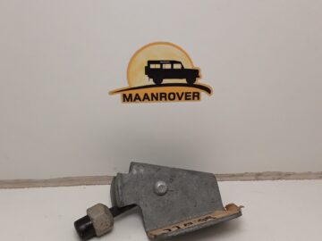 338195 LH Windscreen Clamp