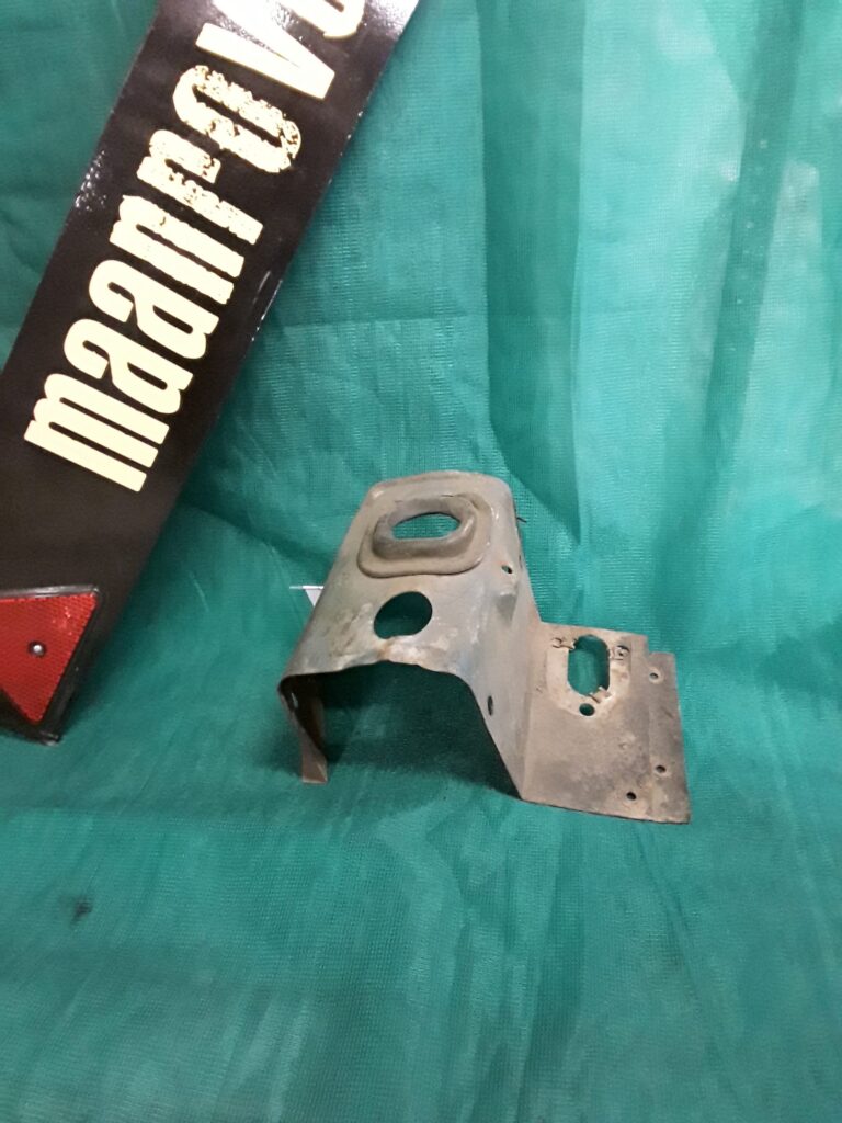 348869 Bell Housing Panel 2.6L 6Cilinder