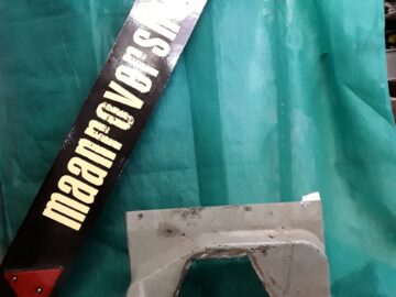 346570 348868 USED Bell Housing Panel 2.6L 6Cilinder