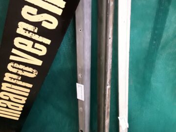 330122 USED Front Door Capping RH