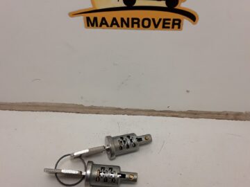 MTC6504 LOCK SET 3 BARRELS & KEYS