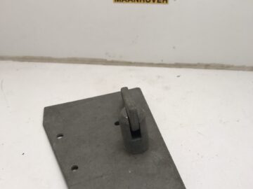 MRC2238 / (330234) LH Catch for Tailgate Galvanised