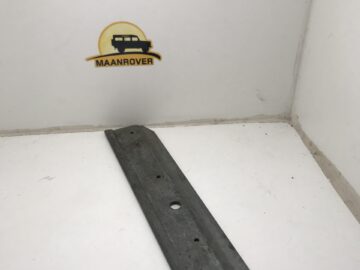 332565 USED Rear Door Kick Strip