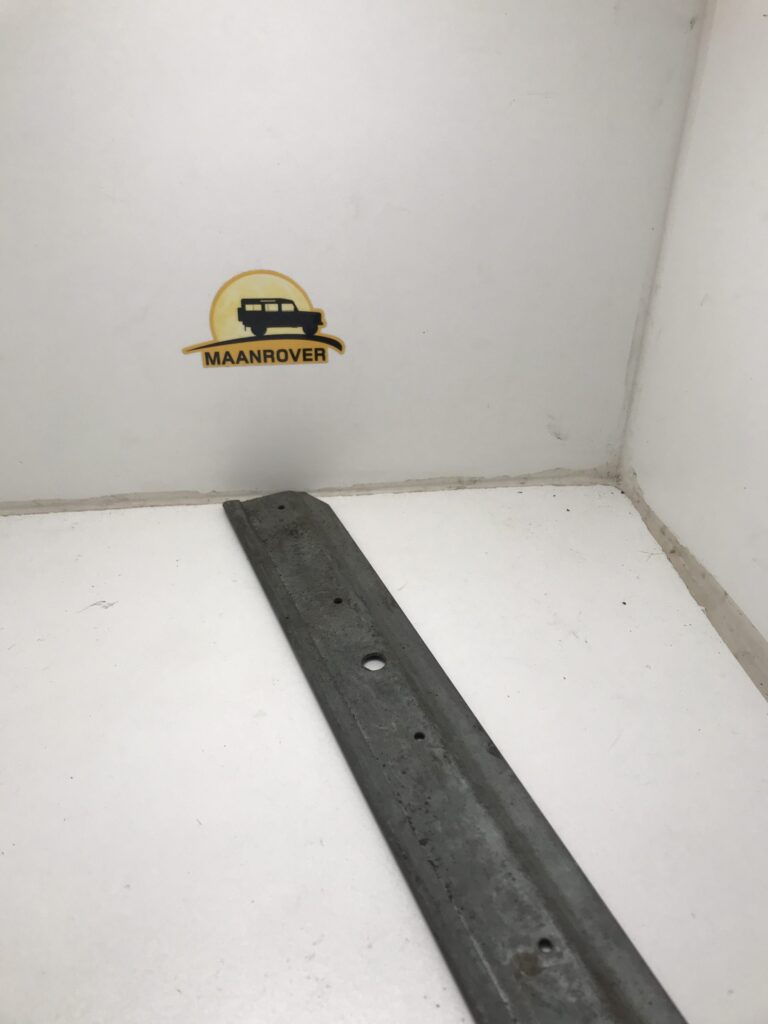 332565 USED Rear Door Kick Strip