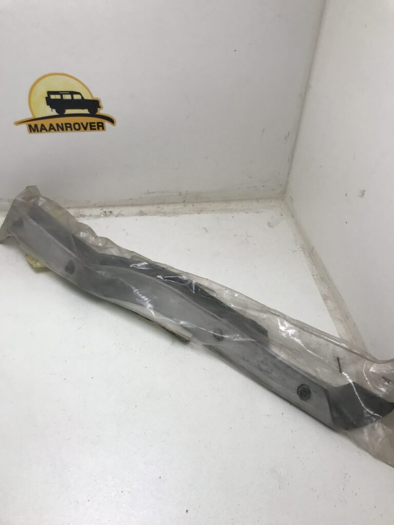 333262 Rear Side LH Door Vertical Seal Lower 109 Station Wagon